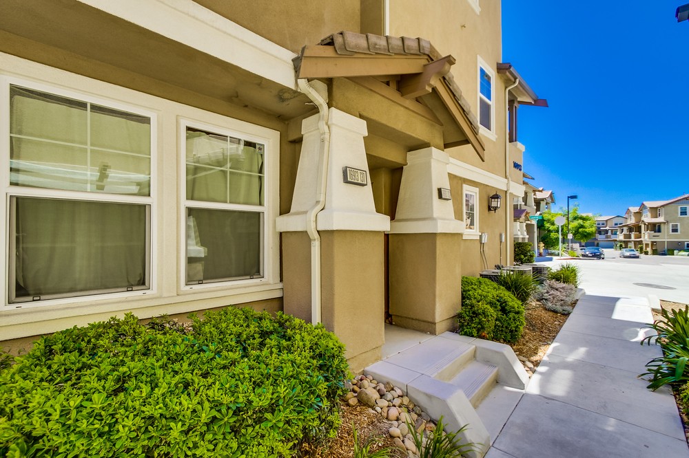 Virtual tour photo 3 of 34 for 16913 Laurel Hill Lane #131