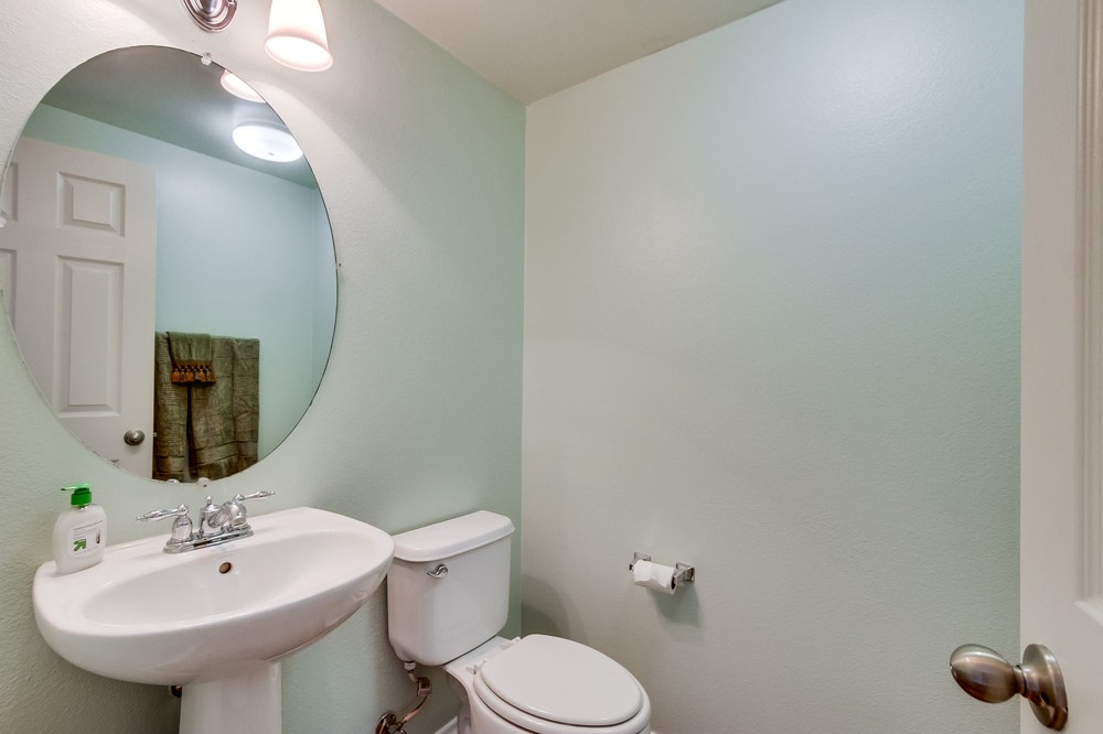 Virtual tour photo 31 of 34 for 16913 Laurel Hill Lane #131