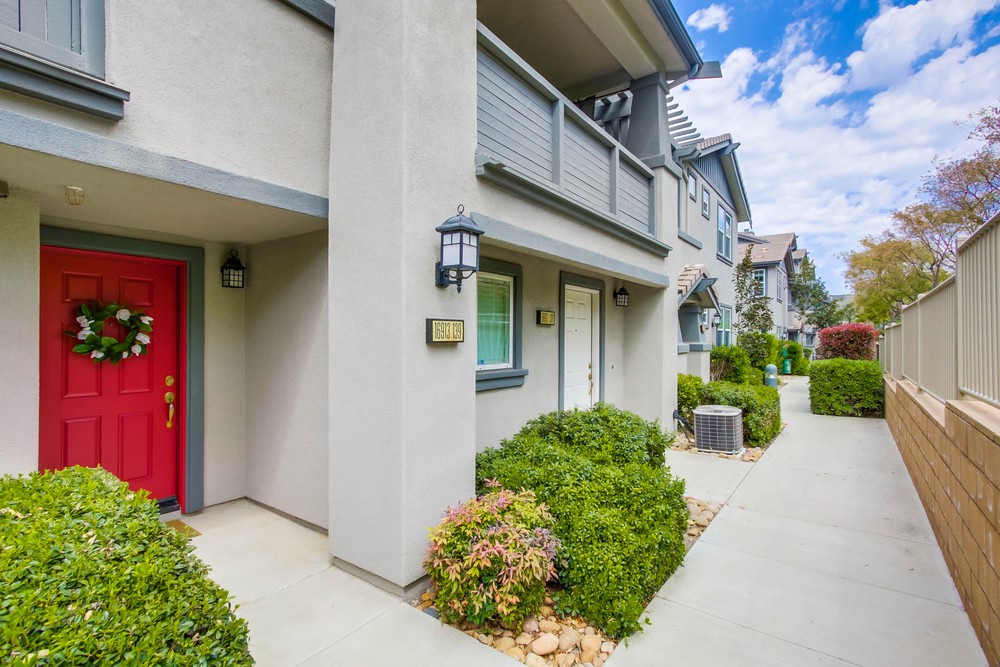 Virtual tour photo 4 of 37 for 16913 Laurel Hill Ln UNIT 139