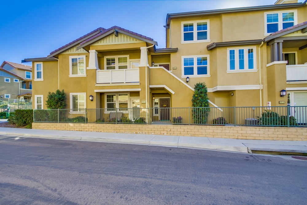 Virtual tour photo 1 of 33 for 16915 Hutchins Landing #54