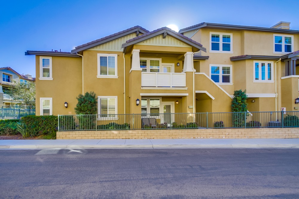 Virtual tour photo 3 of 33 for 16915 Hutchins Landing #54