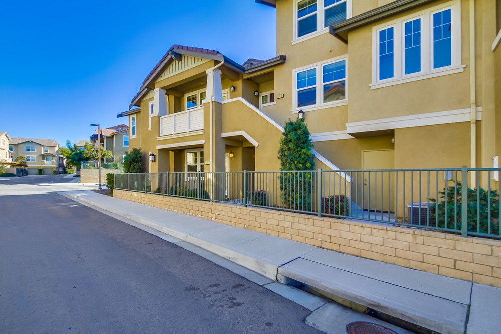 Virtual tour photo 4 of 33 for 16915 Hutchins Landing #54