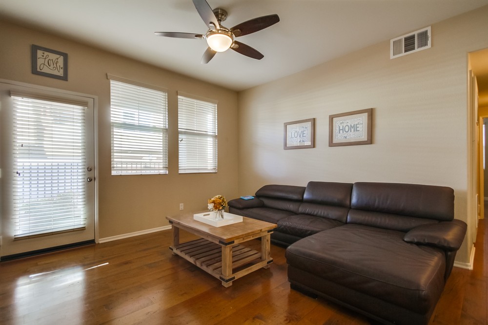 Virtual tour photo 8 of 33 for 16915 Hutchins Landing #54