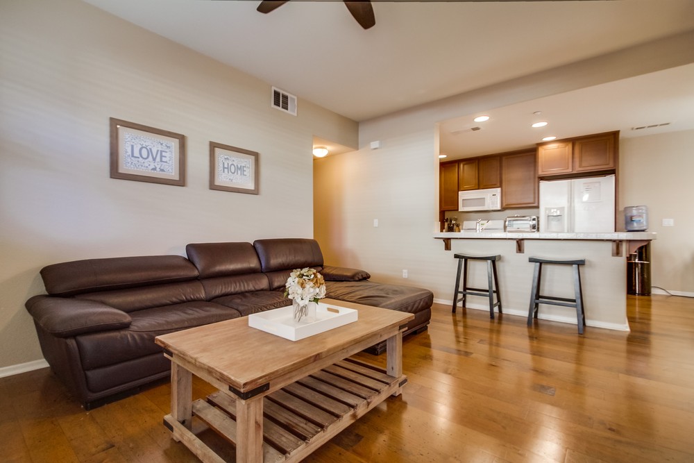 Virtual tour photo 11 of 33 for 16915 Hutchins Landing #54