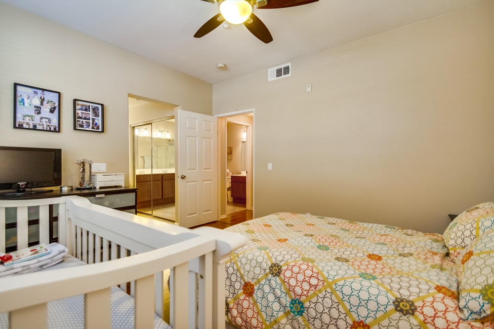 Virtual tour photo 27 of 33 for 16915 Hutchins Landing #54