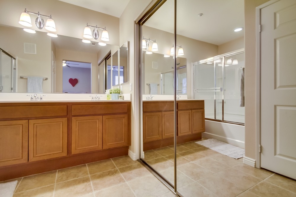 Virtual tour photo 28 of 33 for 16915 Hutchins Landing #54