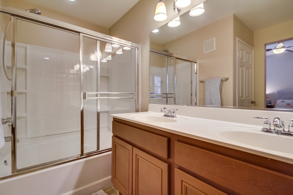 Virtual tour photo 29 of 33 for 16915 Hutchins Landing #54