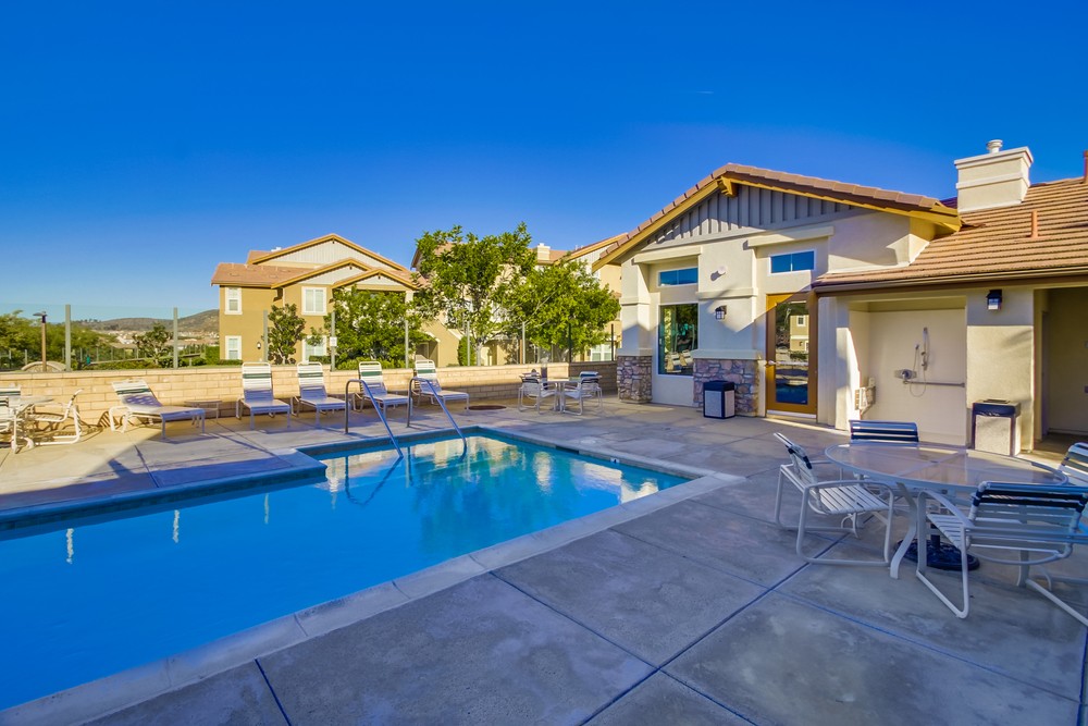 Virtual tour photo 32 of 33 for 16915 Hutchins Landing #54