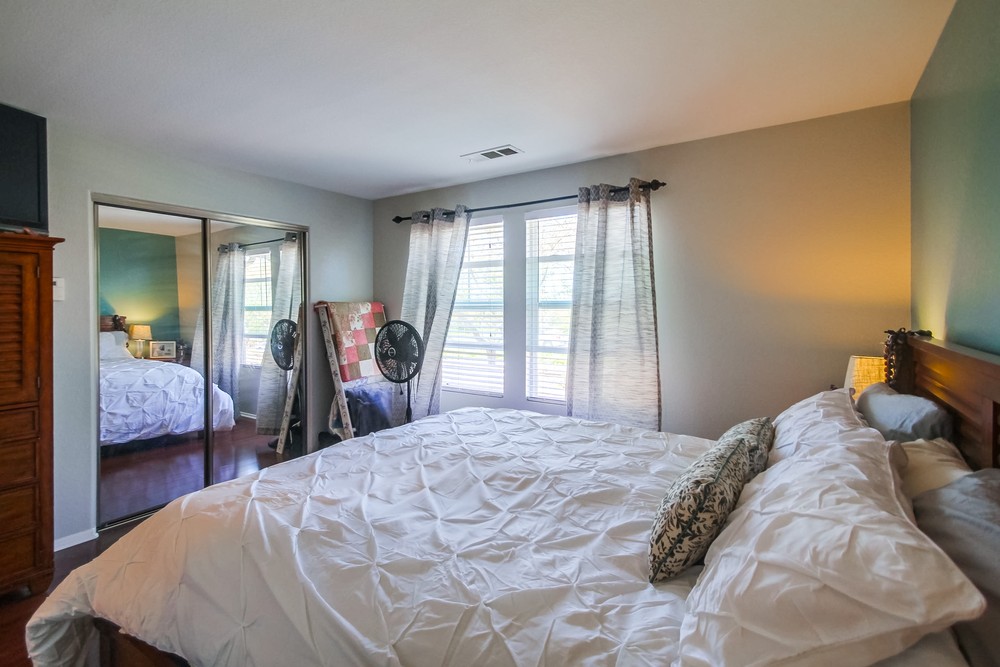 Virtual tour photo 25 of 44 for 16916 Hutchins Landing #73