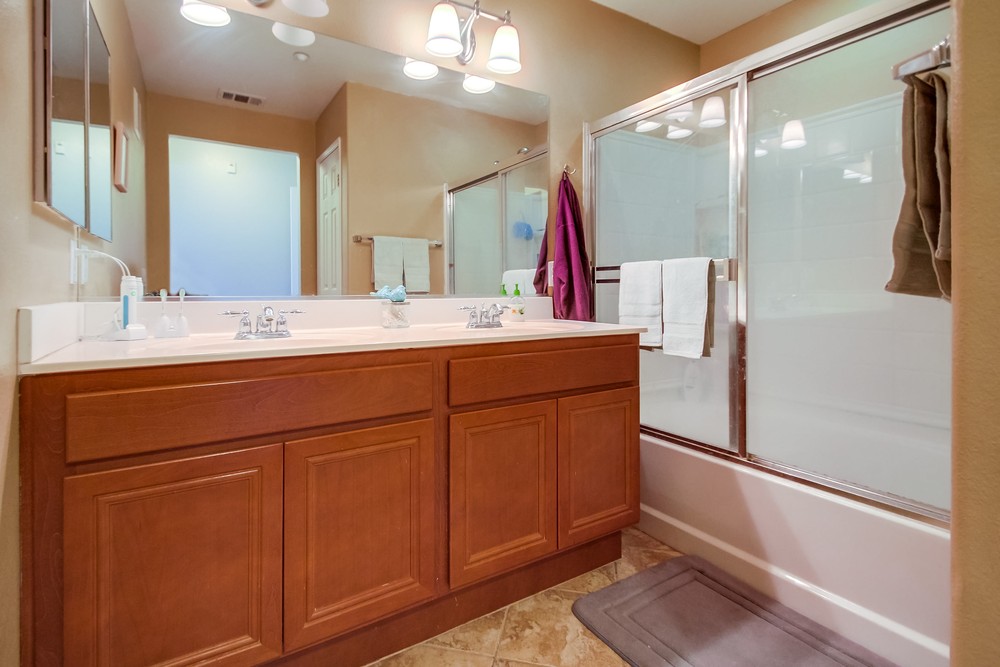 Virtual tour photo 27 of 44 for 16916 Hutchins Landing #73