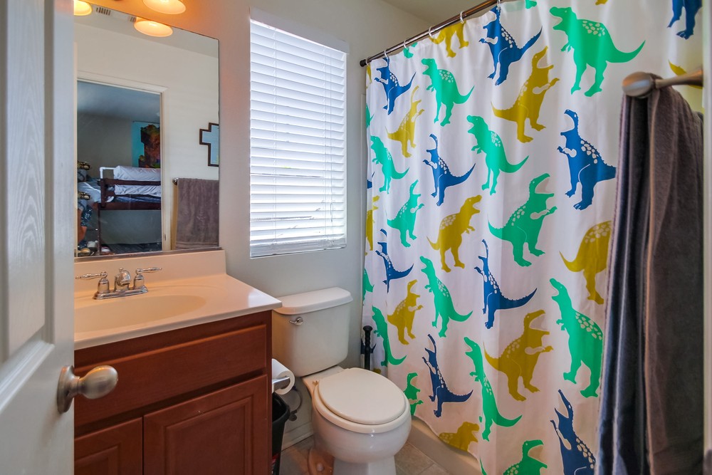 Virtual tour photo 32 of 44 for 16916 Hutchins Landing #73
