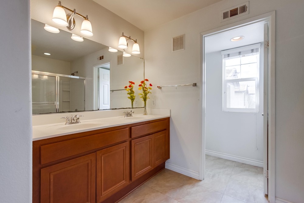 Virtual tour photo 24 of 41 for 16916 Hutchins Landing UNIT 65