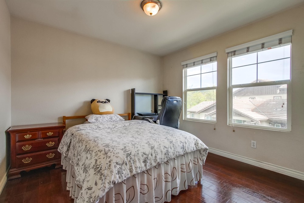 Virtual tour photo 31 of 41 for 16916 Hutchins Landing UNIT 65