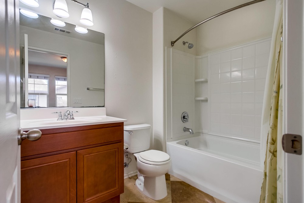 Virtual tour photo 34 of 41 for 16916 Hutchins Landing UNIT 65