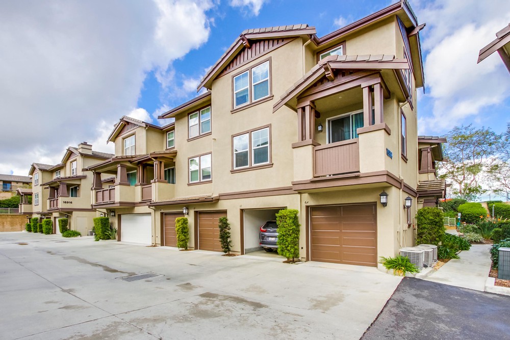 Virtual tour photo 40 of 41 for 16916 Hutchins Landing UNIT 65