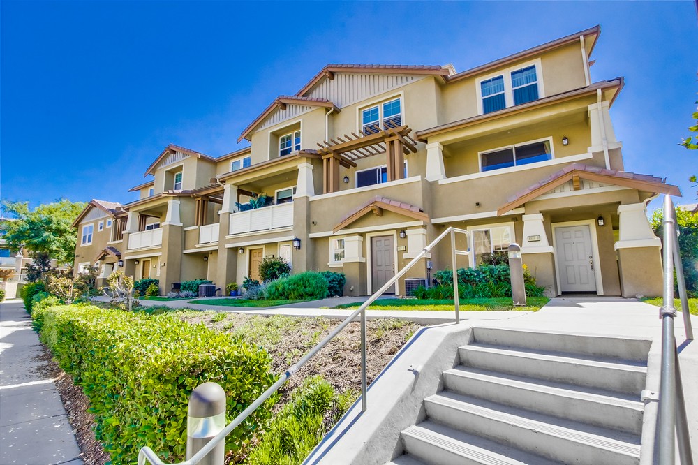 Virtual tour photo 3 of 52 for 16937 Hutchins Landing #82