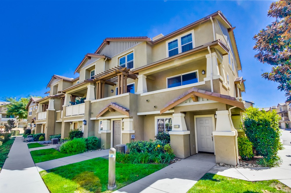 Virtual tour photo 4 of 52 for 16937 Hutchins Landing #82