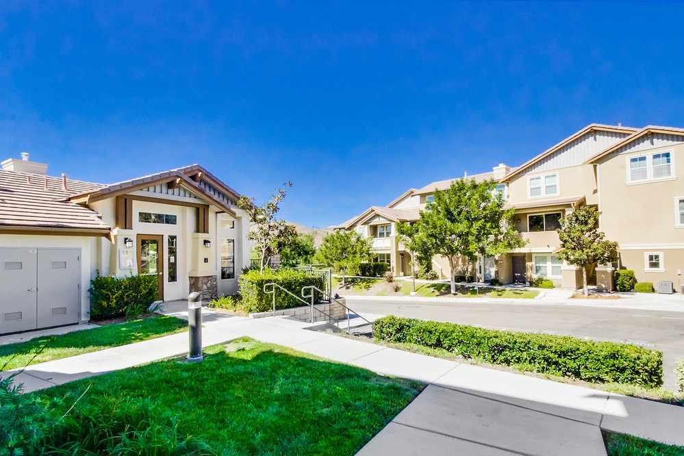 Virtual tour photo 8 of 52 for 16937 Hutchins Landing #82