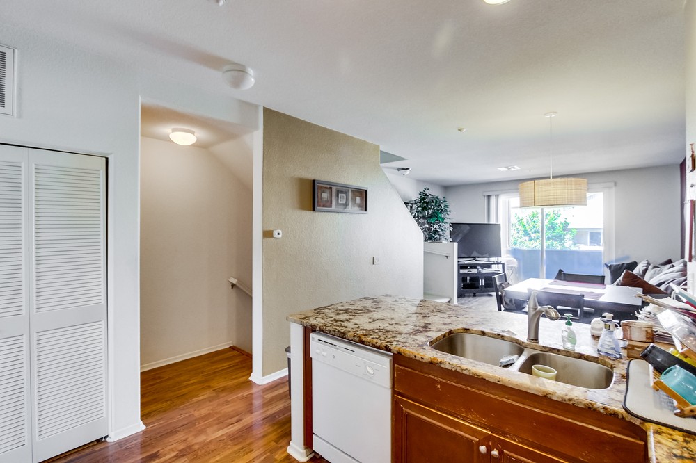 Virtual tour photo 28 of 52 for 16937 Hutchins Landing #82