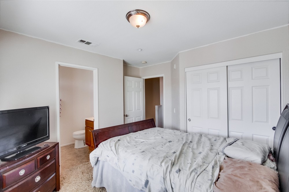 Virtual tour photo 32 of 52 for 16937 Hutchins Landing #82