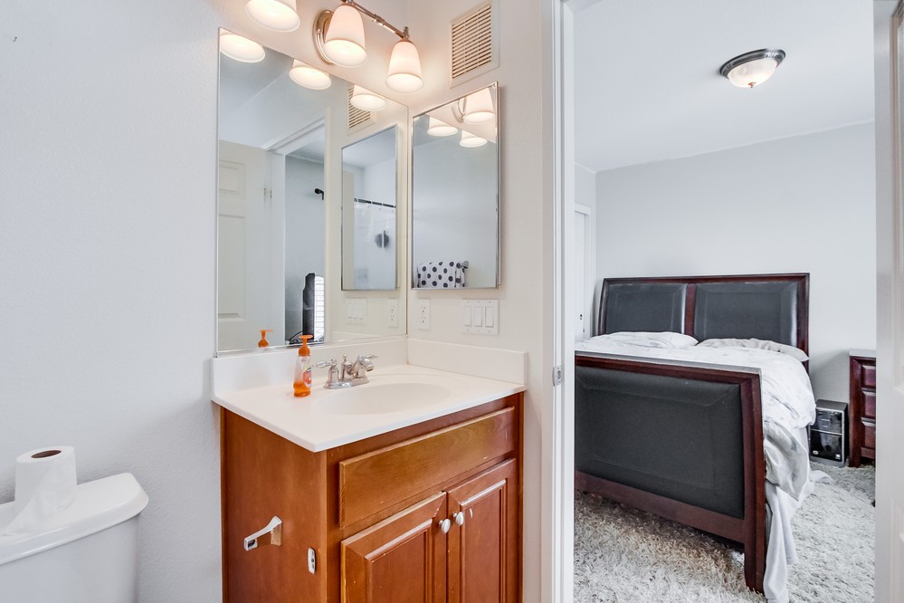 Virtual tour photo 34 of 52 for 16937 Hutchins Landing #82