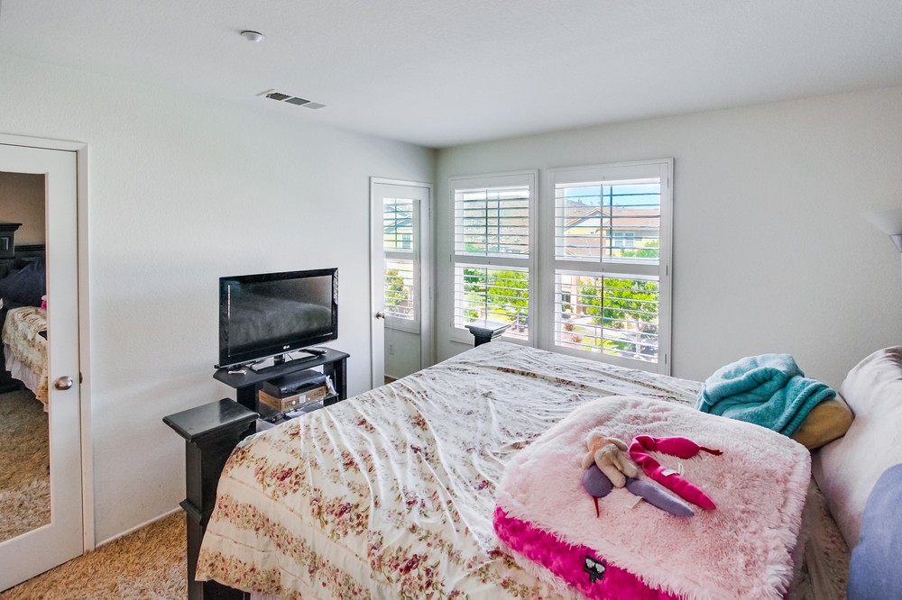 Virtual tour photo 38 of 52 for 16937 Hutchins Landing #82