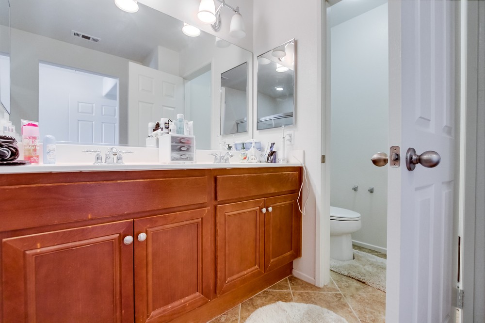 Virtual tour photo 40 of 52 for 16937 Hutchins Landing #82