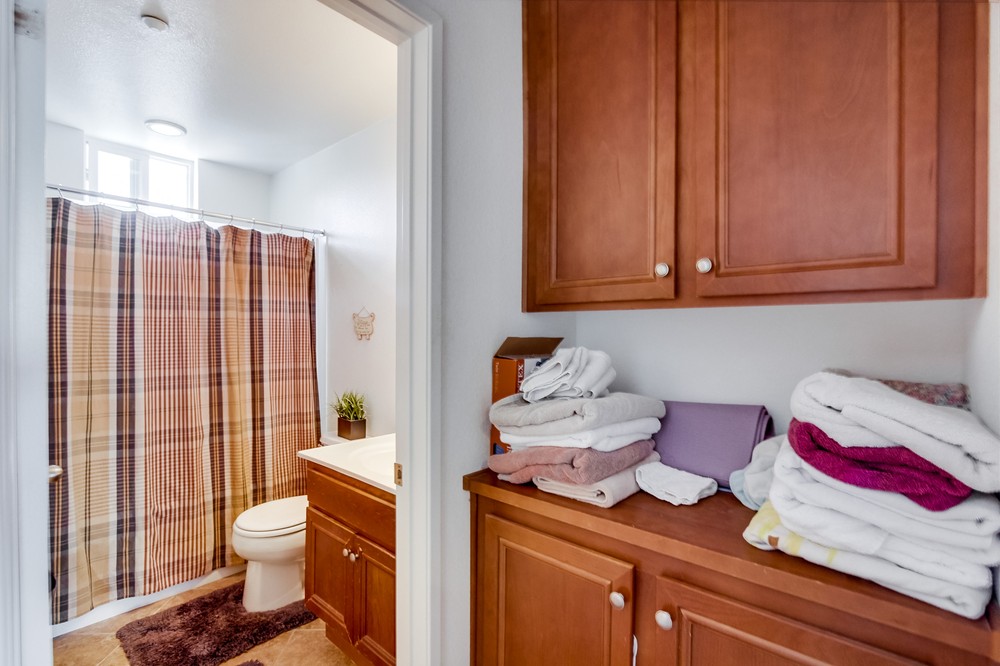 Virtual tour photo 44 of 52 for 16937 Hutchins Landing #82