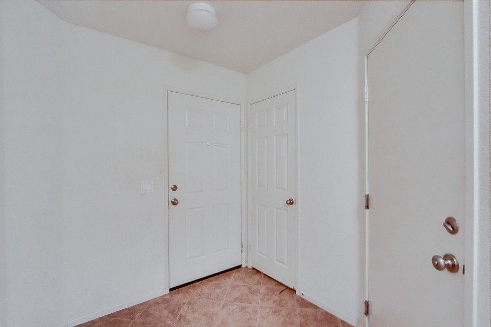 Virtual tour photo 46 of 52 for 16937 Hutchins Landing #82