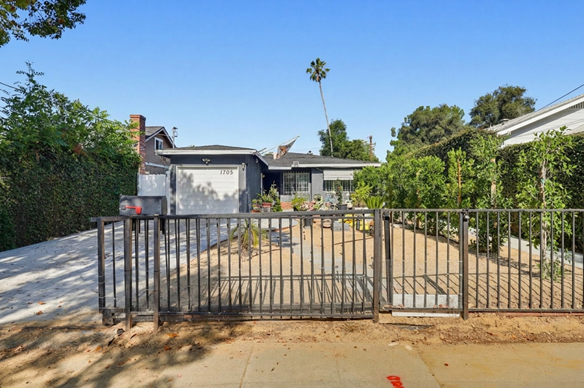 Virtual tour photo 3 of 25 for 1705 N Madison Ave