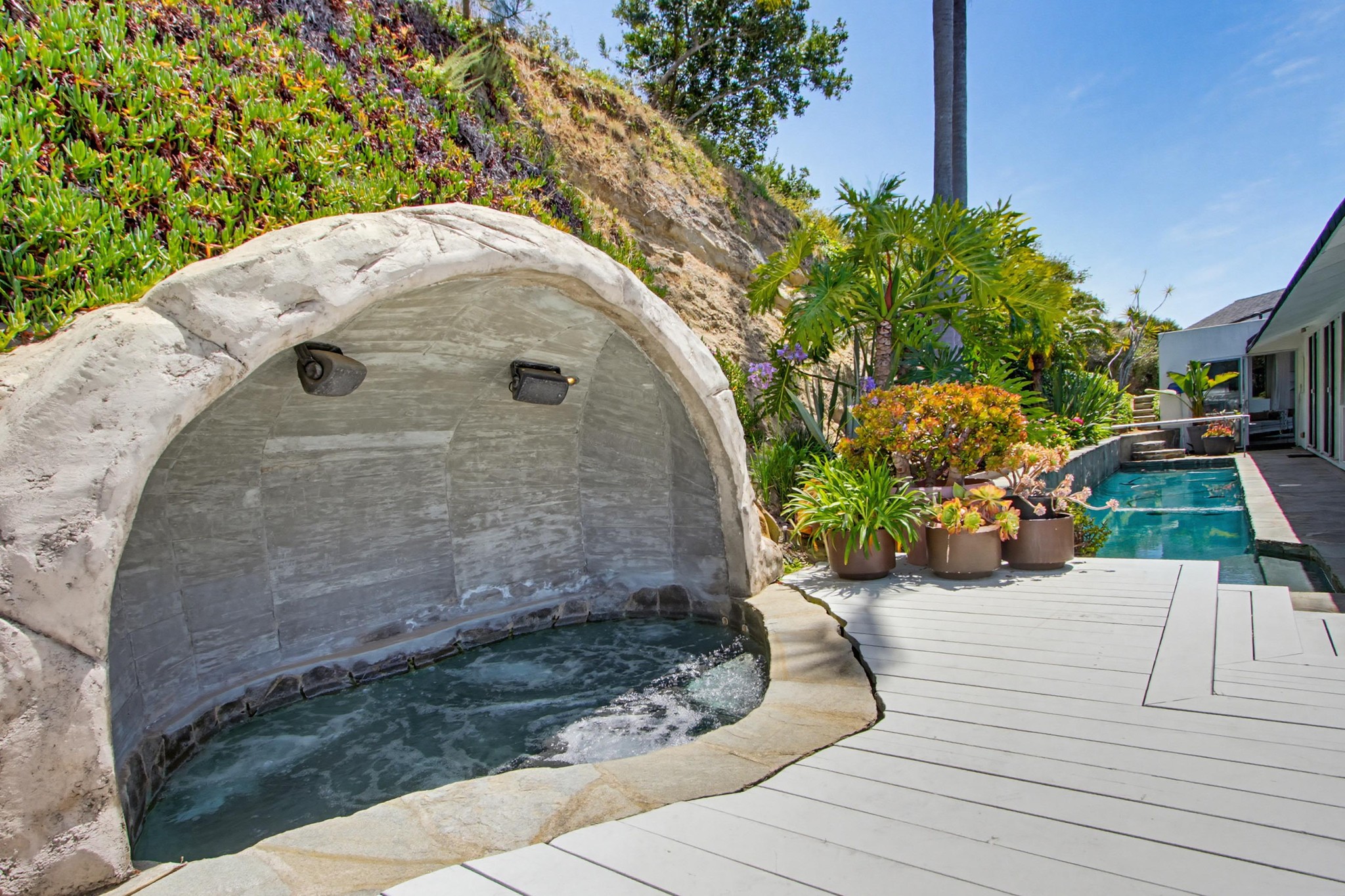 Virtual tour photo 77 of 95 for 1705 Valdes Dr
