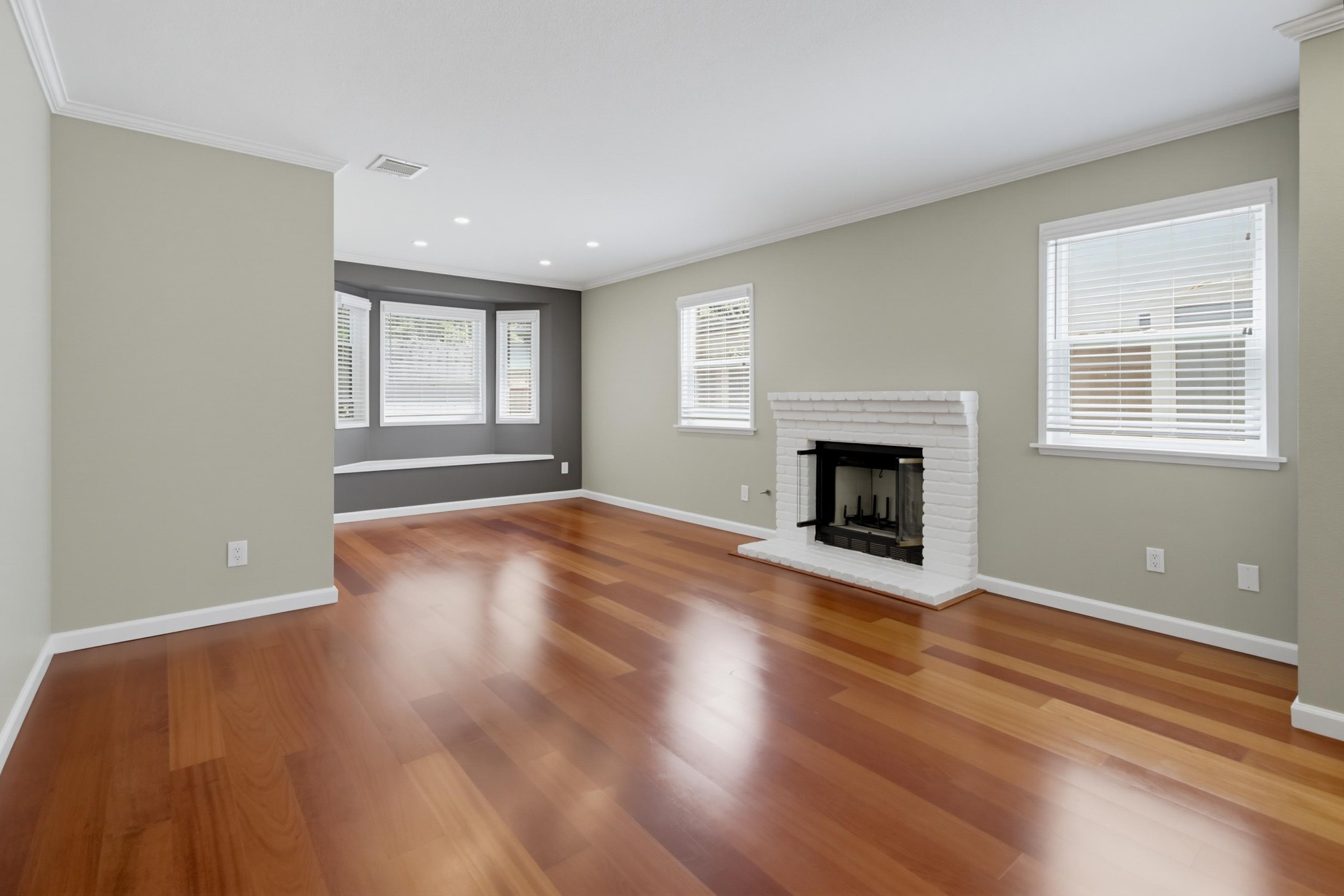 Virtual tour photo 8 of 50 for 1706 S Mammoth Pl