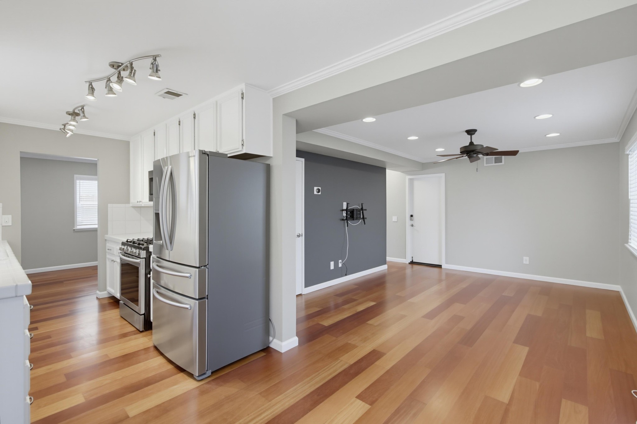 Virtual tour photo 14 of 50 for 1706 S Mammoth Pl