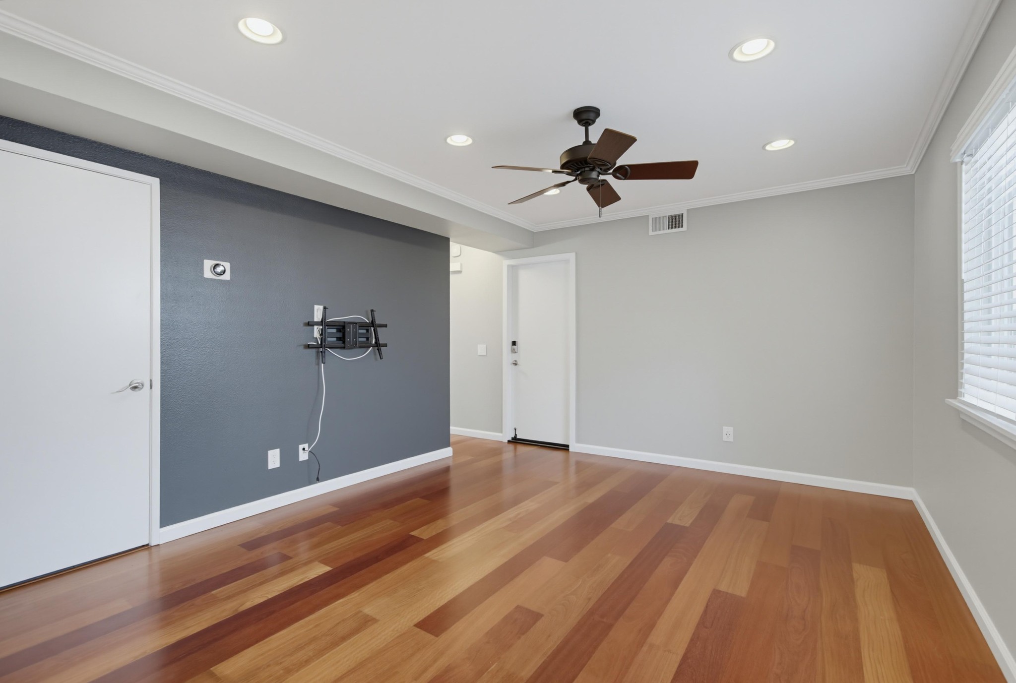 Virtual tour photo 15 of 50 for 1706 S Mammoth Pl