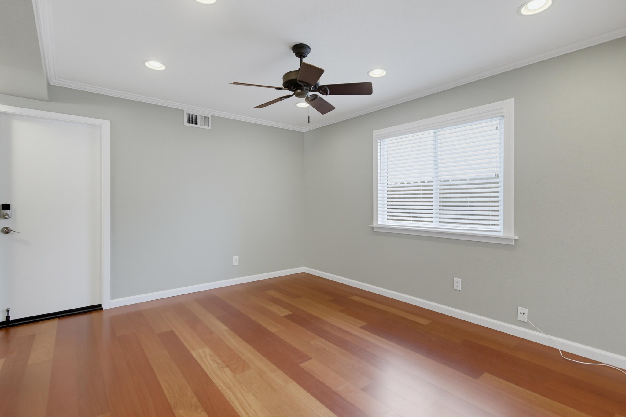 Virtual tour photo 16 of 50 for 1706 S Mammoth Pl
