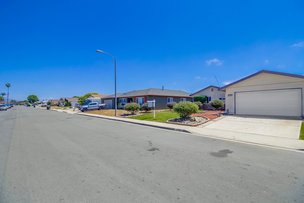 Virtual tour photo 3 of 58 for 1717 Royston Dr