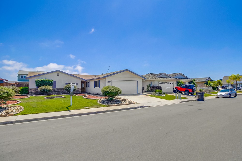 Virtual tour photo 4 of 58 for 1717 Royston Dr