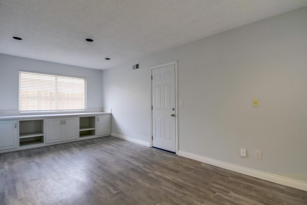 Virtual tour photo 12 of 58 for 1717 Royston Dr