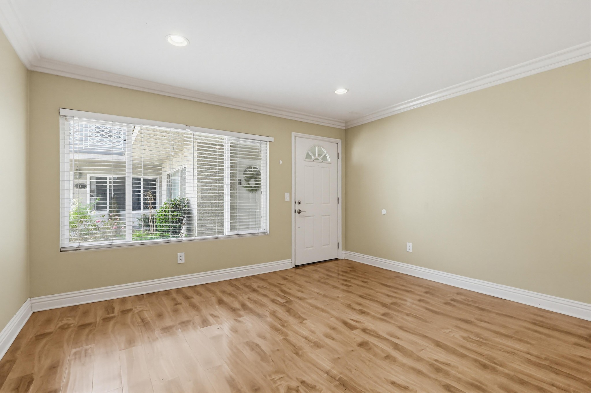 Virtual tour photo 16 of 43 for 1720 Newport Ave