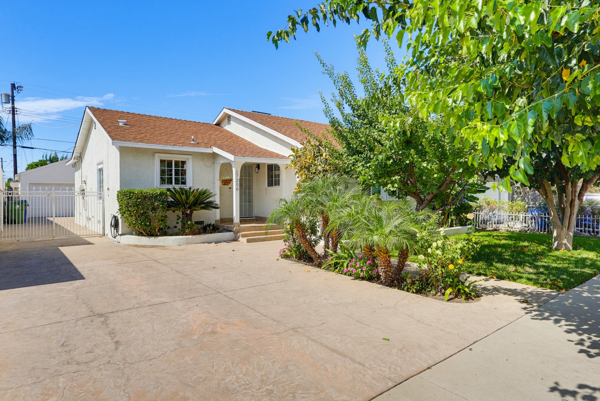 Virtual tour photo 4 of 90 for 17200 Baltar St