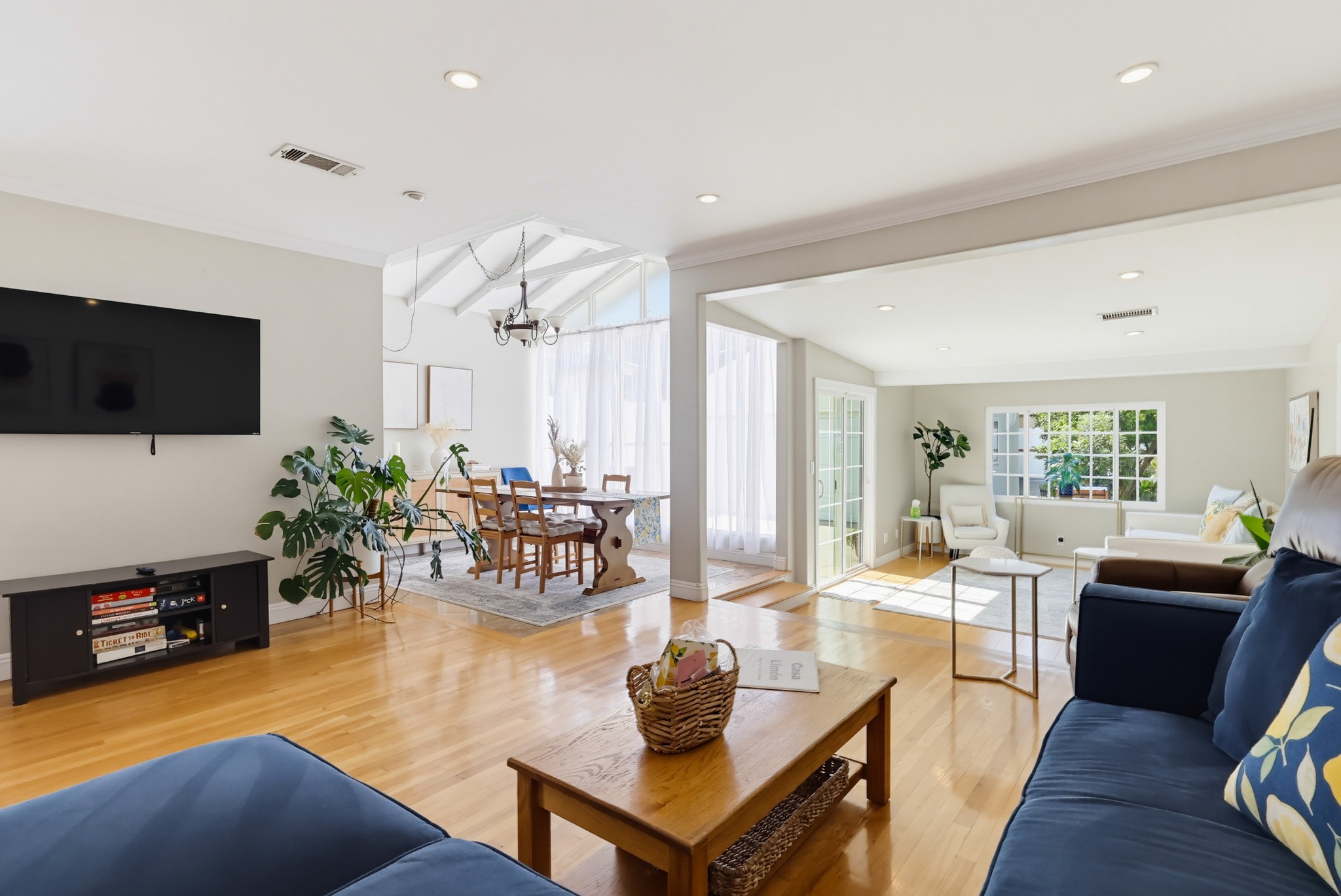 Virtual tour photo 12 of 90 for 17200 Baltar St