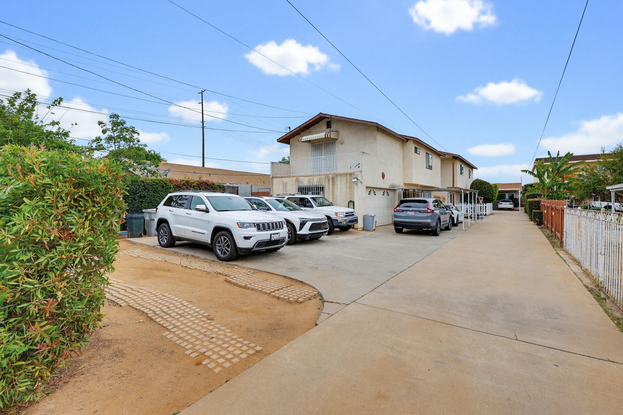 Virtual tour photo 5 of 41 for 1722-24 Elm Ave b