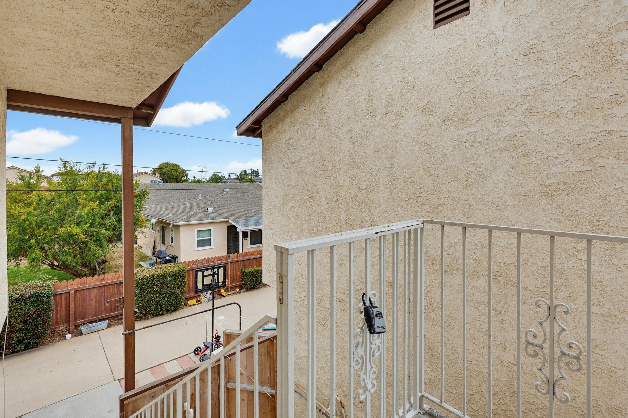 Virtual tour photo 12 of 41 for 1722-24 Elm Ave b