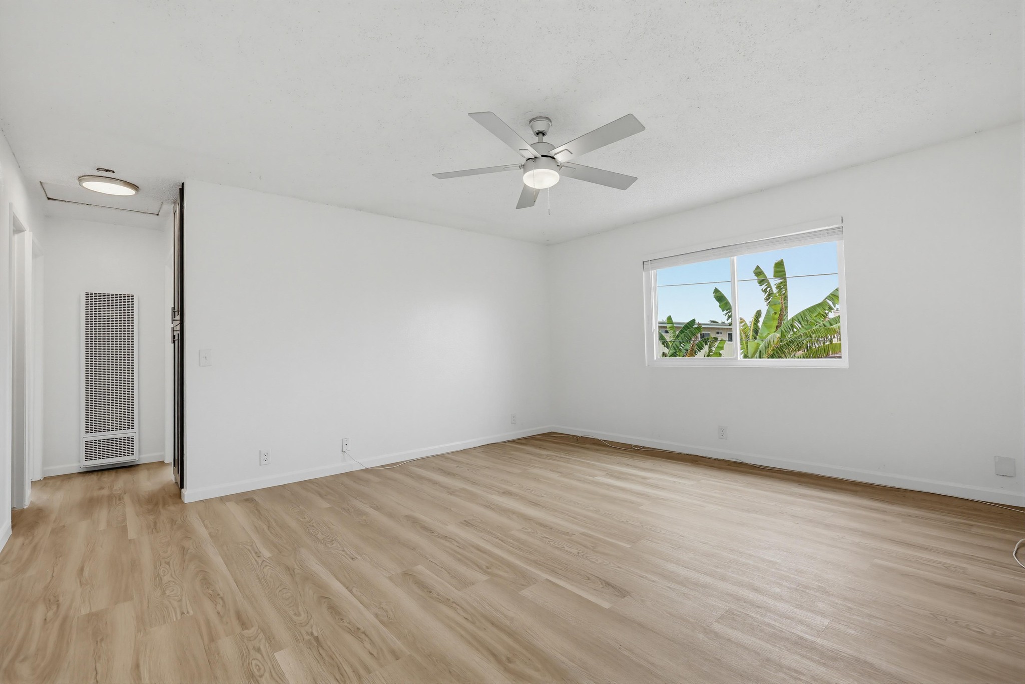 Virtual tour photo 13 of 41 for 1722-24 Elm Ave b