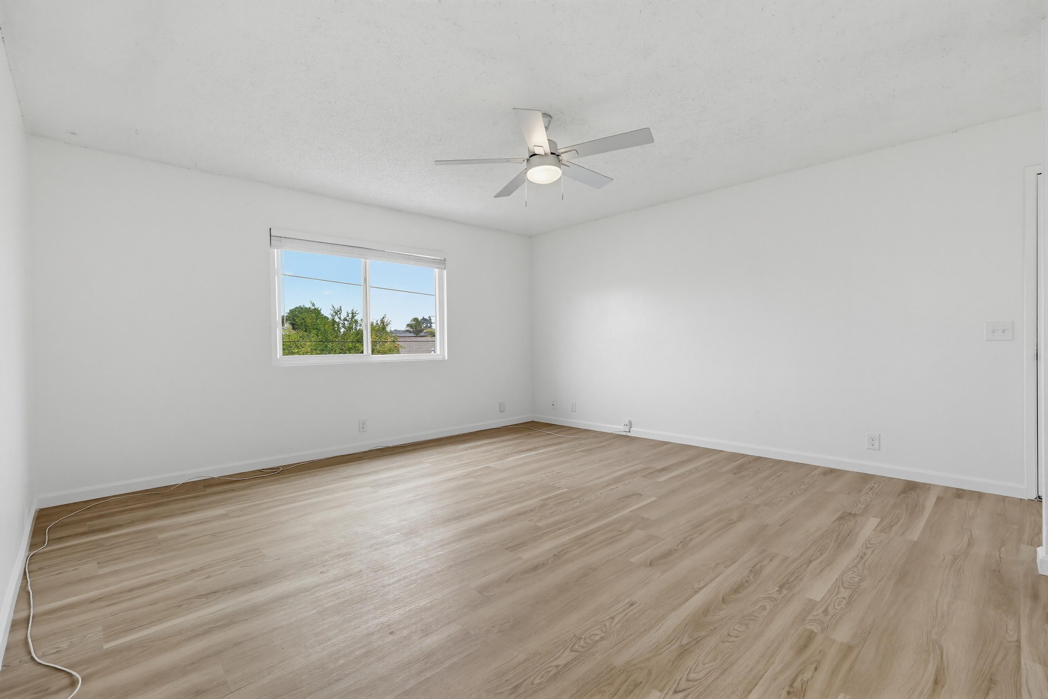 Virtual tour photo 14 of 41 for 1722-24 Elm Ave b