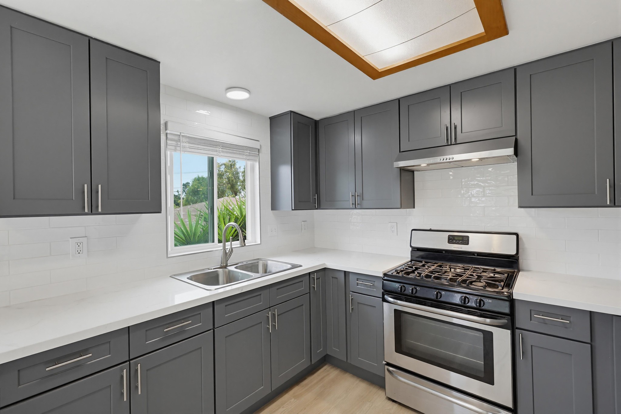 Virtual tour photo 16 of 41 for 1722-24 Elm Ave b