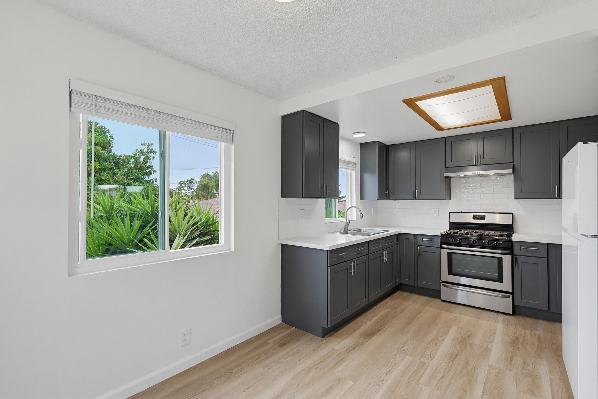 Virtual tour photo 18 of 41 for 1722-24 Elm Ave b