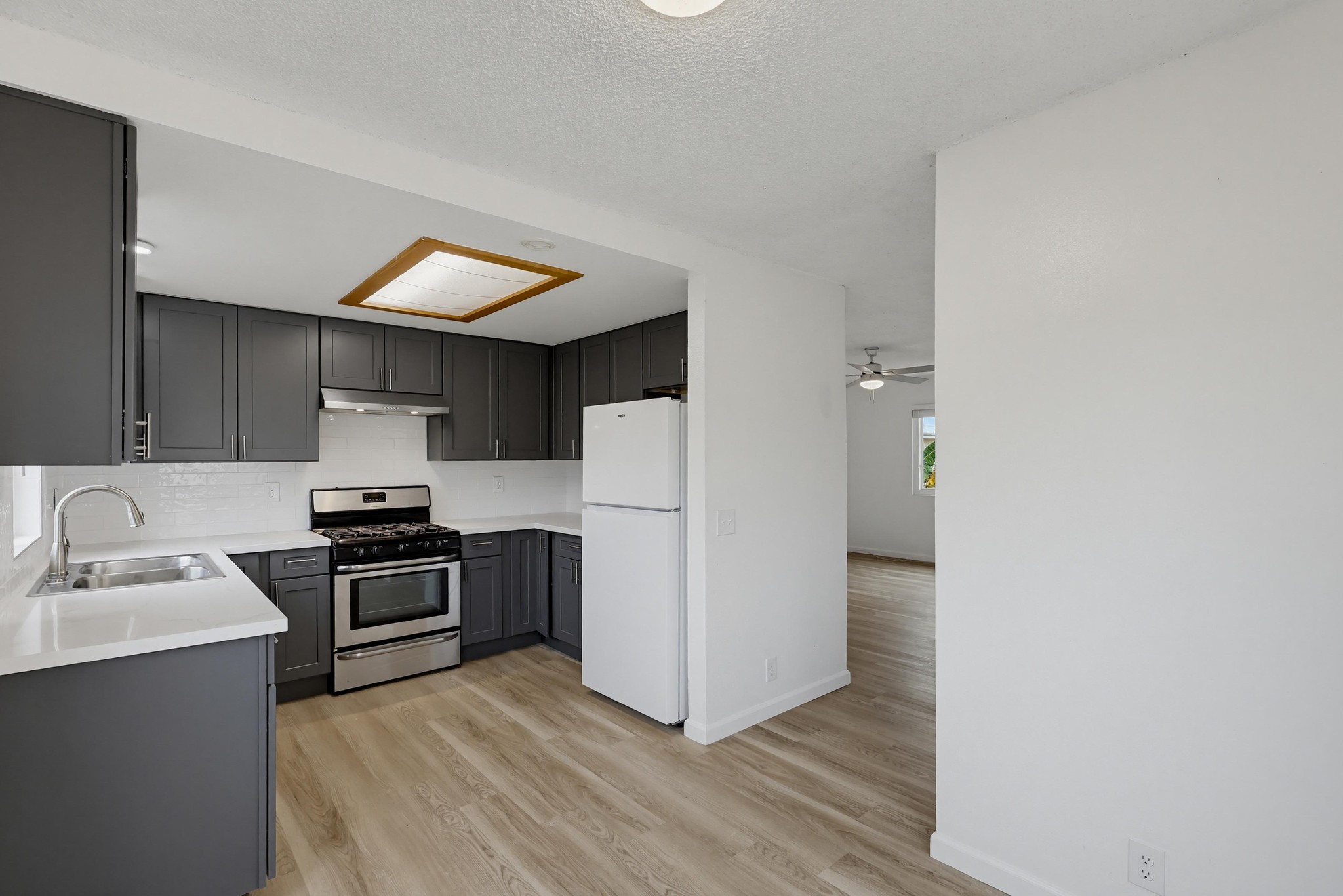Virtual tour photo 19 of 41 for 1722-24 Elm Ave b