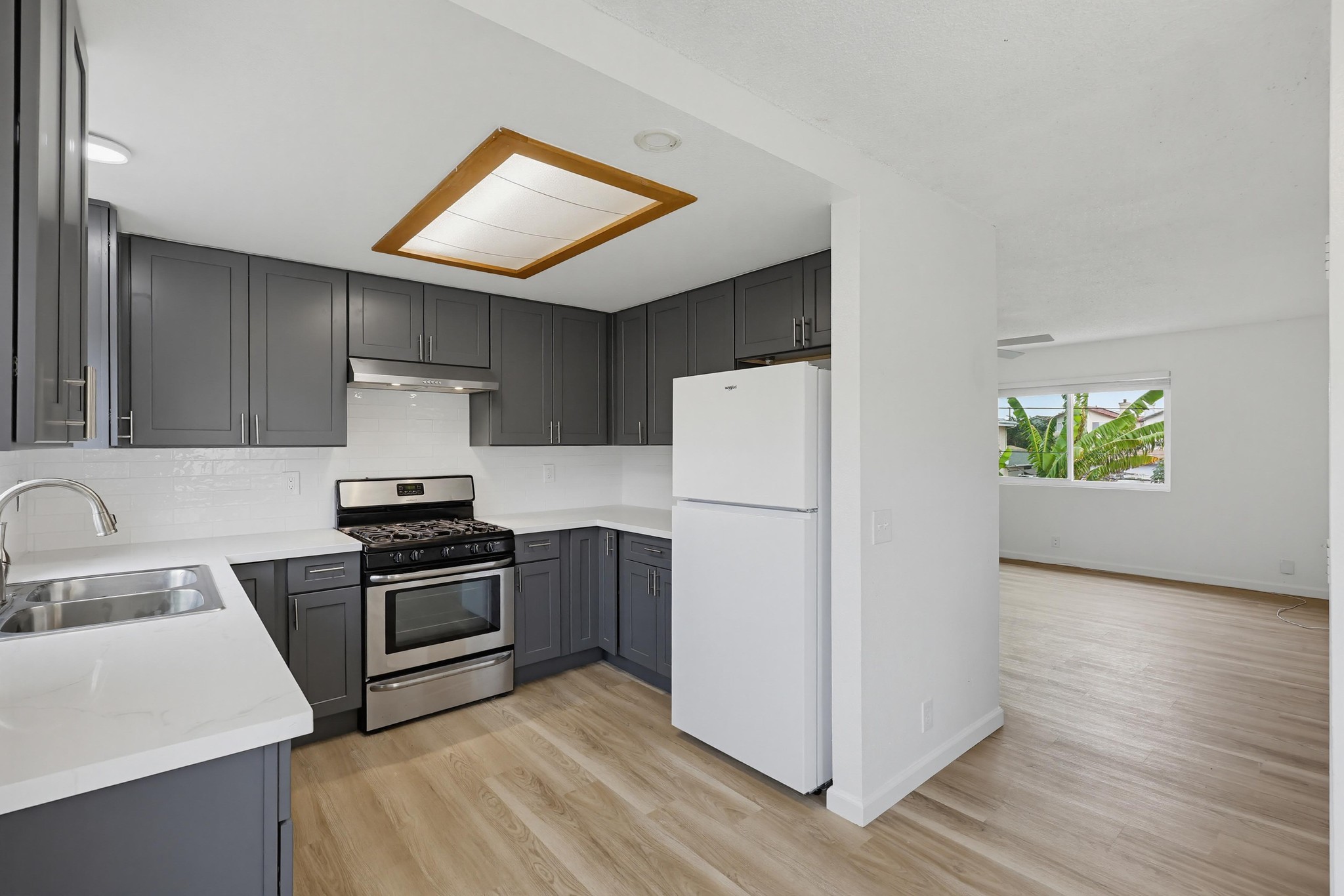 Virtual tour photo 20 of 41 for 1722-24 Elm Ave b