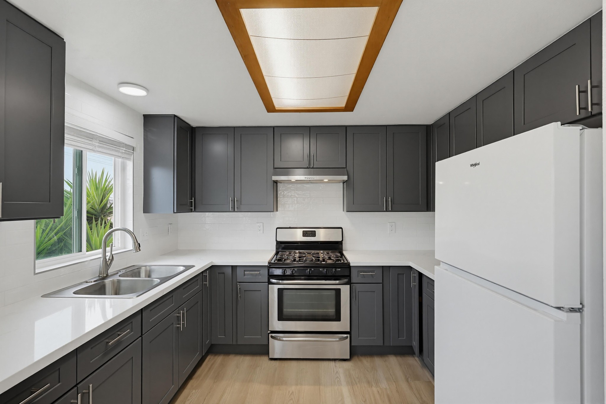 Virtual tour photo 21 of 41 for 1722-24 Elm Ave b
